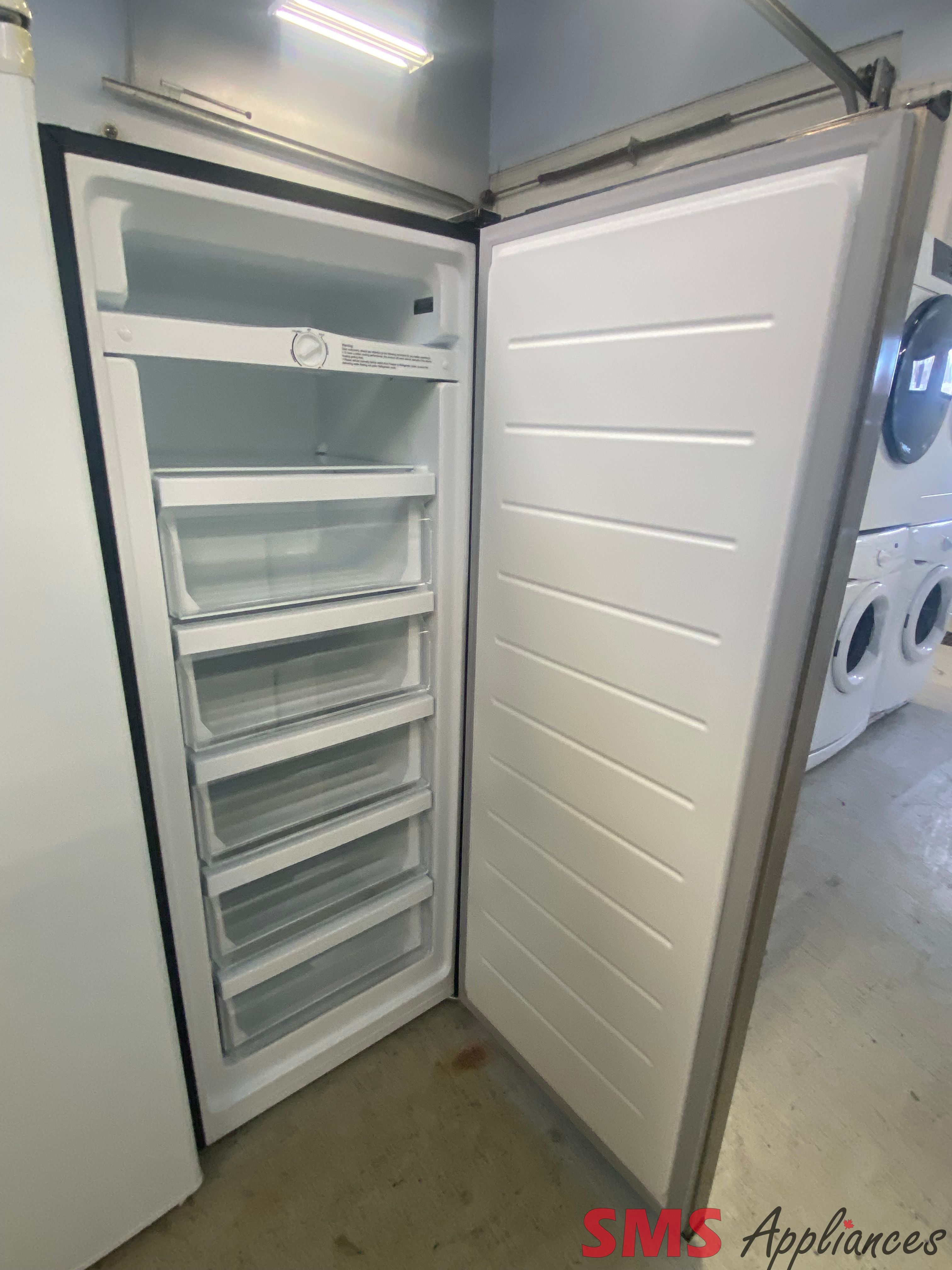 L2 Upright Convertible Fridge or Freezer