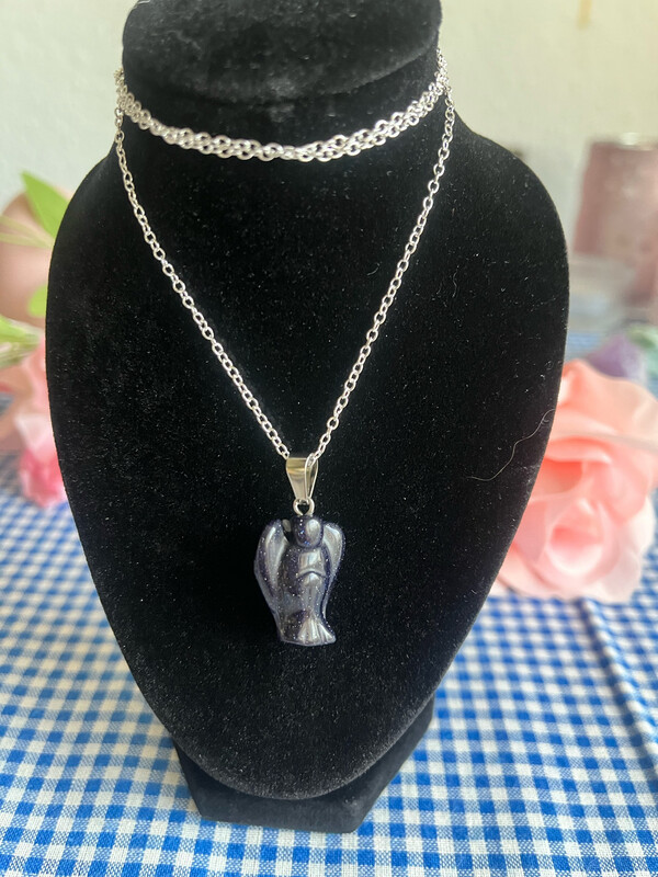 Pendentif Ange Bluestone / Cyanite
avec en une chaine en argent Pendentif Ange Bluestone / Cyanite
avec en une chaine en argent