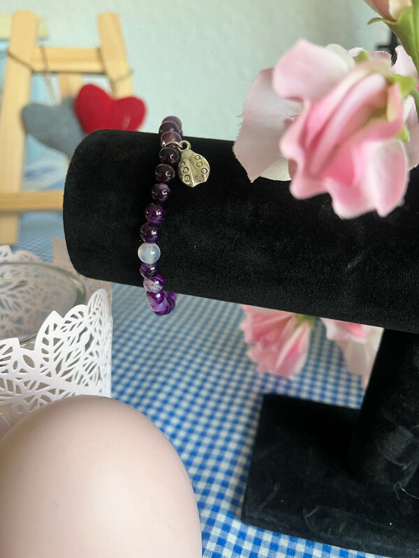 Bracelet coccinelle Agate violette (petites perles) Prix TVA incl. + Port à payer Bracelet coccinelle Agate violette (petites perles) Prix TVA incl. + Port à payer