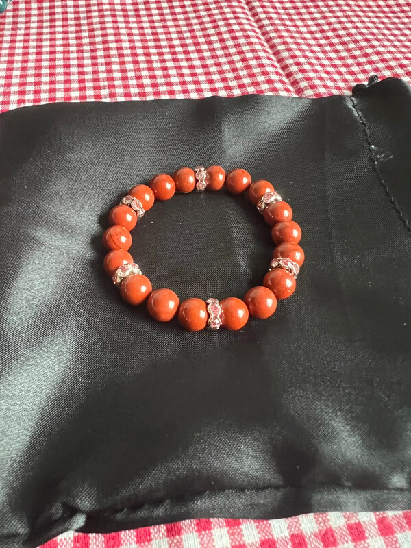 Bracelet en jaspe rouge porte bonheur 8 mm avec ou sans strass Bracelet en jaspe rouge porte bonheur 8 mm avec ou sans strass