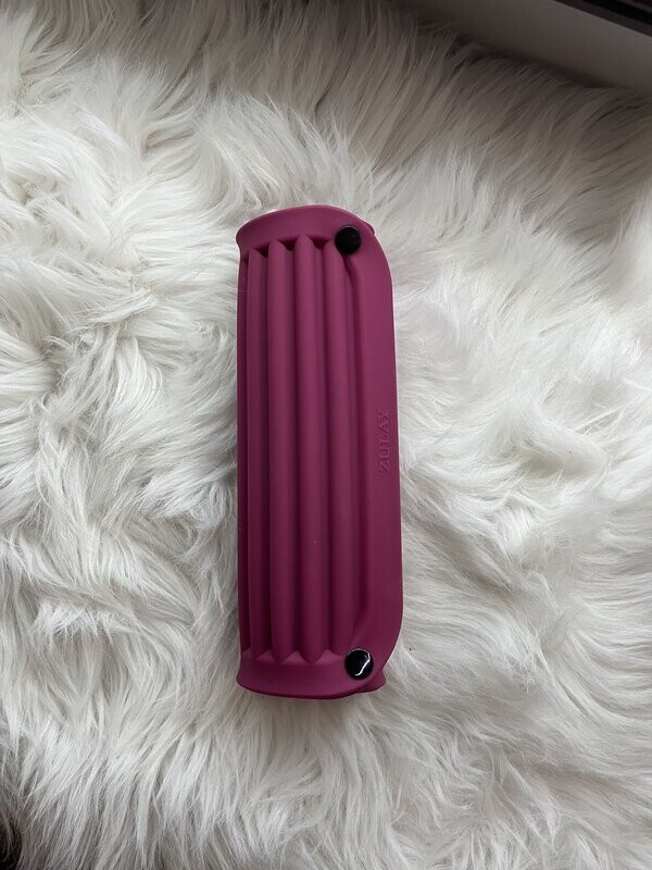 Dark pink sleeve