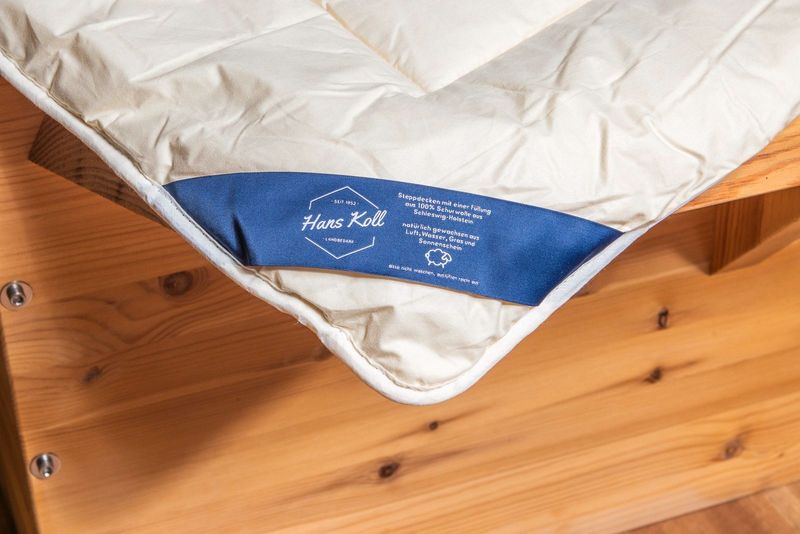 Steppdecken mit Füllung aus Deichschafwolle aus SH, Wolle Steppdecken mit Füllung aus Deichschafwolle aus SH, Wolle