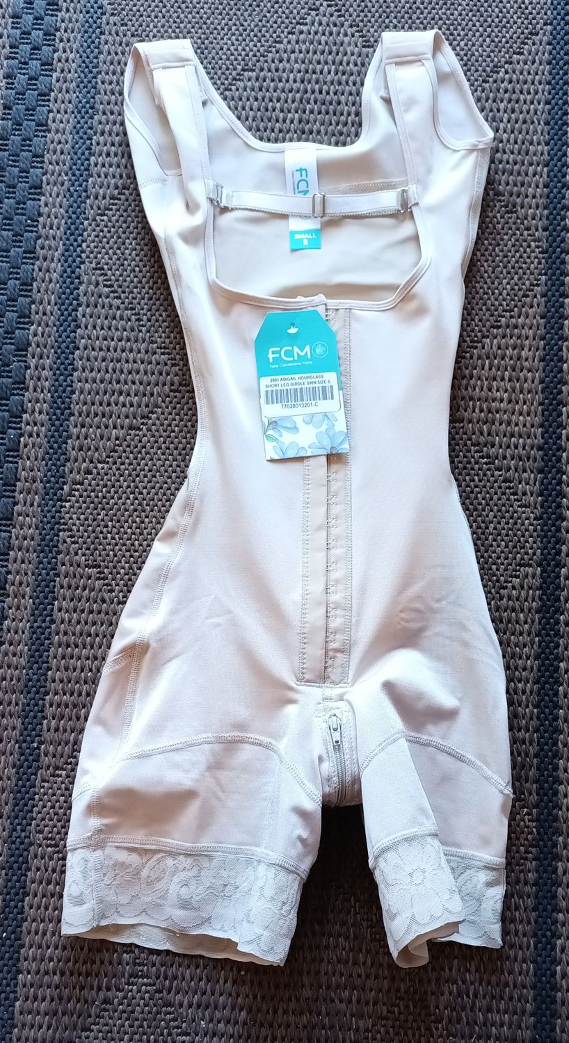 FCM2801 SHORT LEG GIRDLE WITH WIDE STRAPS