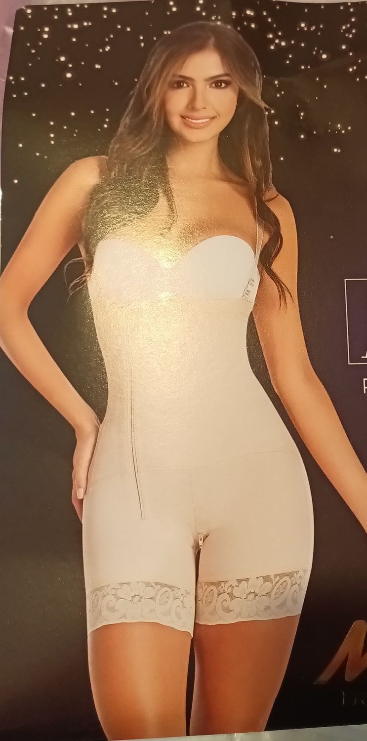 Faja Colombiana with zipper in the side.
