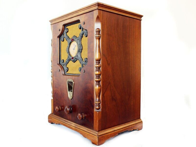 1931 General Electric Junior S-22X, Early Superheterodyne Radio with Electrical  Clock