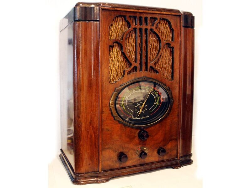 1936 Northern Electric Model 610 3-Band Tombstone Radio, looks and works like 86 years ago