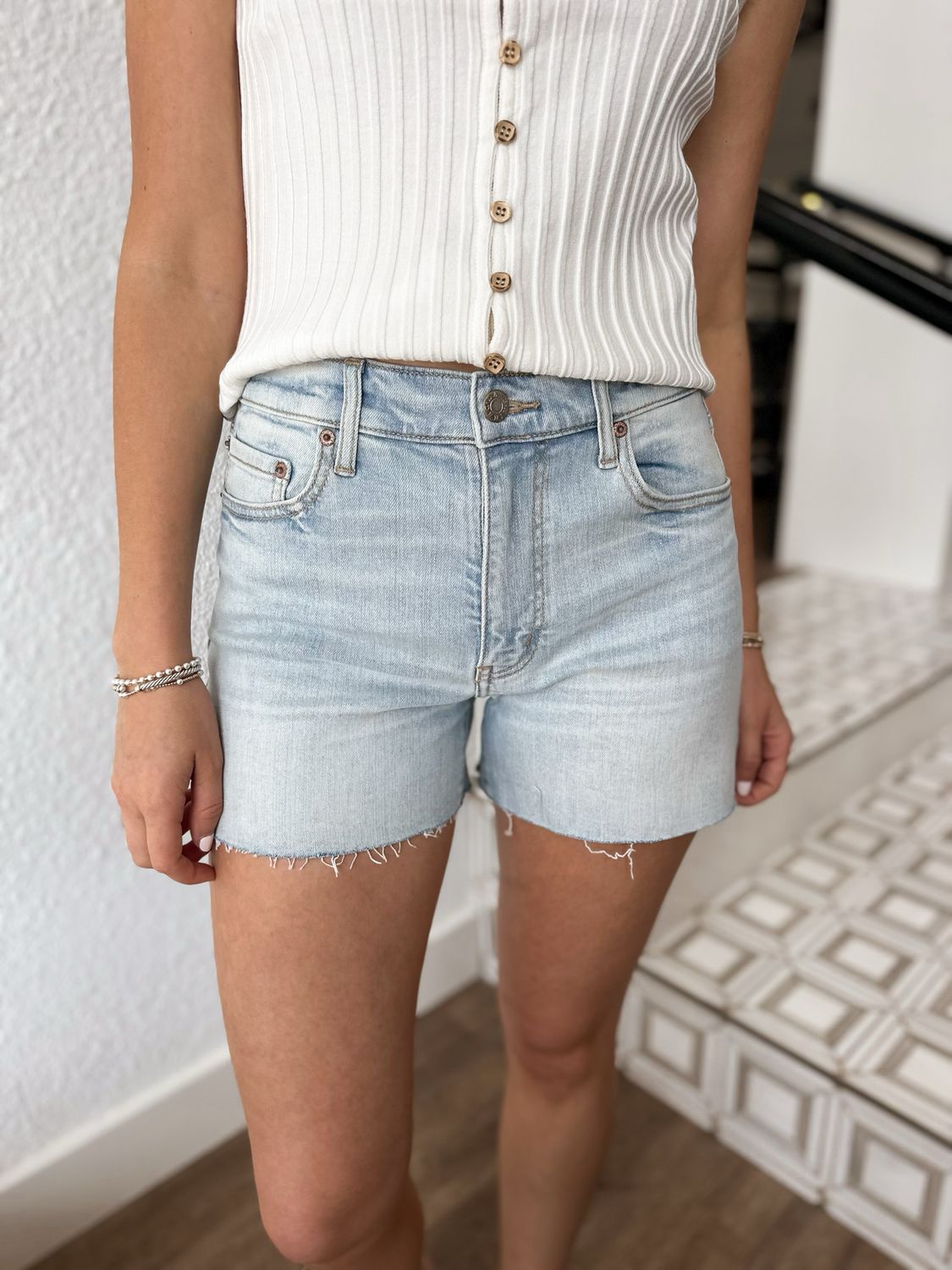 Sedona Mid Rise Short in Swoon