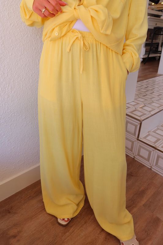 Sugarloaf Butter Elastic Waist Pants