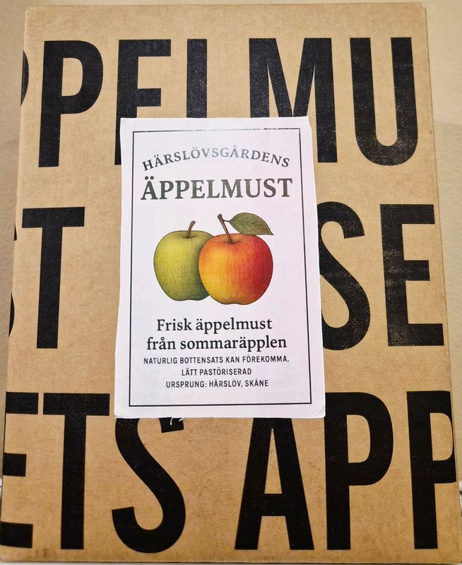 Kims goda äppelmust på  sommar äpplen 3000 ml tetrapack