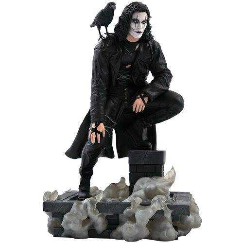 Statue Le Corbeau film Gallery Eric Draven sur un toit