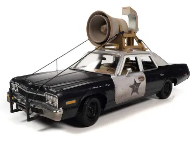 Blues Brothers 1974 Dodge Monaco Police pursuit 1/18 Scale with Elwood and Jake Figures Die Cast Vehicle