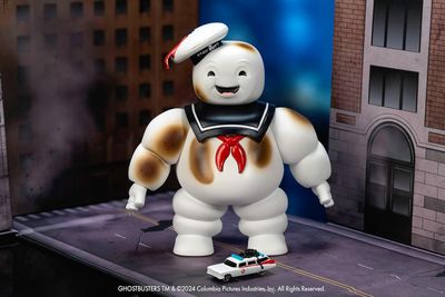 Figurine et ​Diorama Ghostbusters Stay Puft Marshmallow Man Hollywood Rides Nanoscene avec véhicule Nano Ecto-1