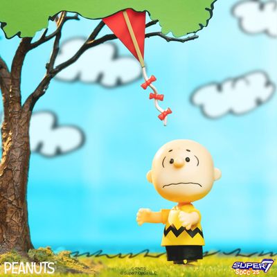 Peanuts Charlie Brown and the Kite-Eating Tree Diorama Box Action Figure
