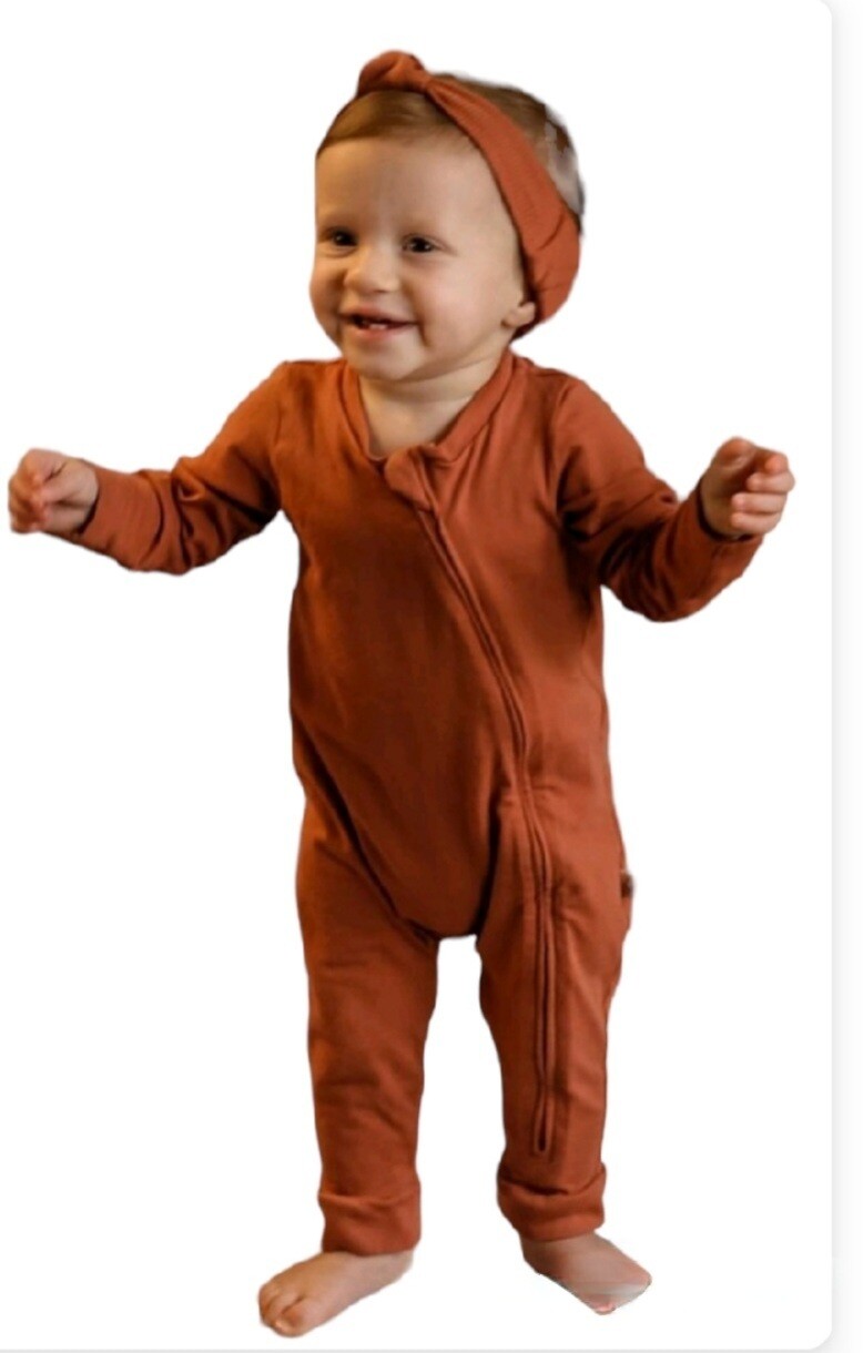 Organic Zippered Romper/
Paprika