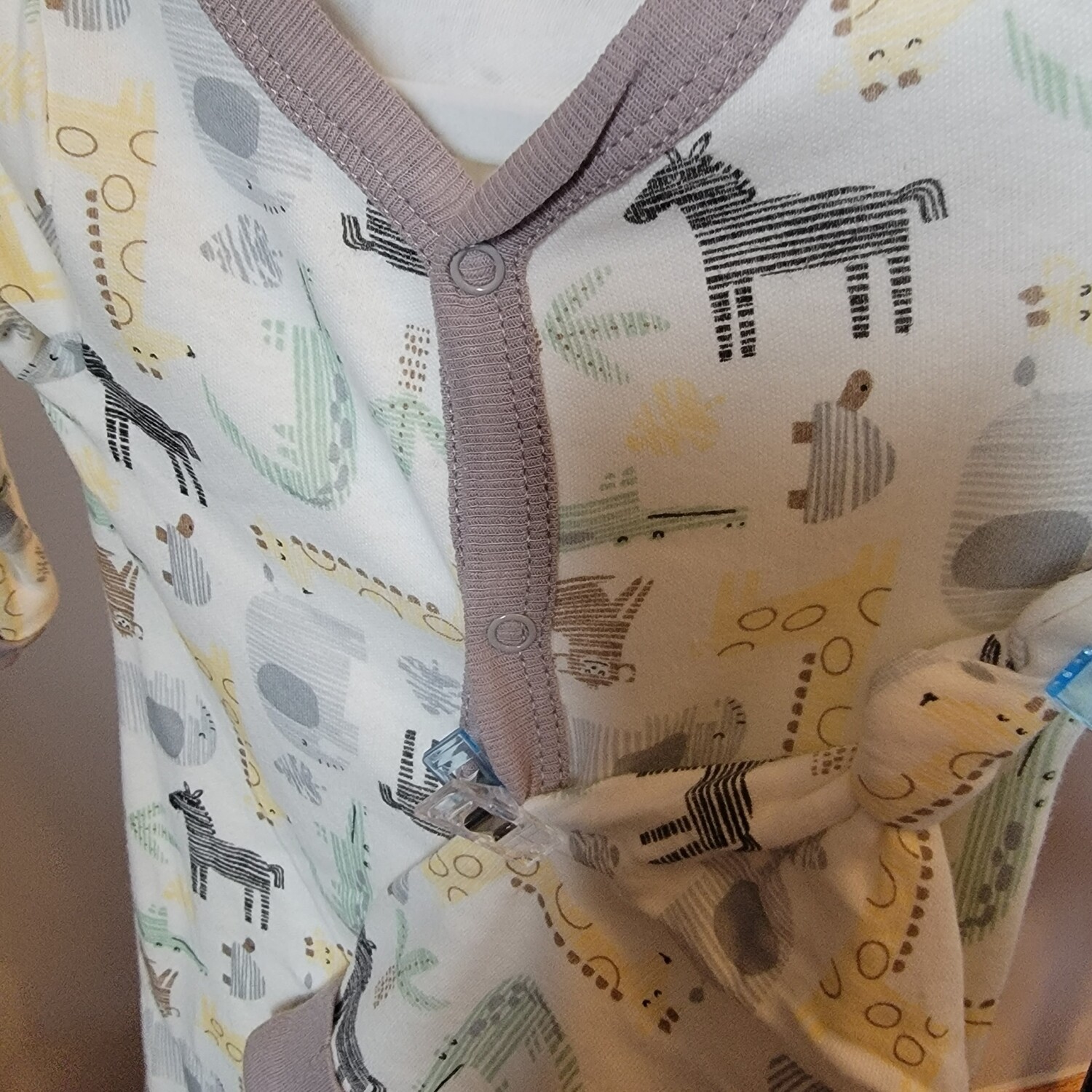 2 Piece Boys  Sleeper with Hat / Animal Print  /
6-9 Months