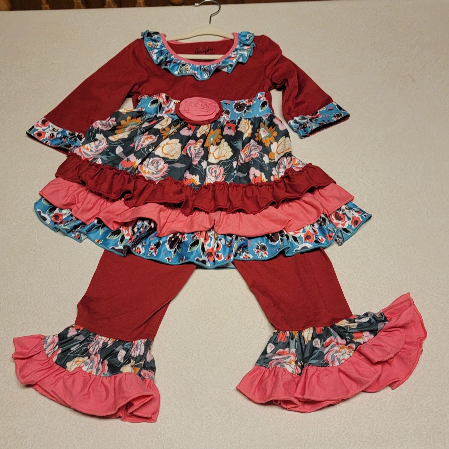 Lucy&#39;s Garden
Size 3-4T