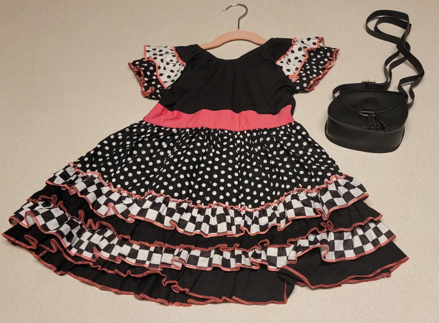 Paige&#39;s Party /
Size 3-4T