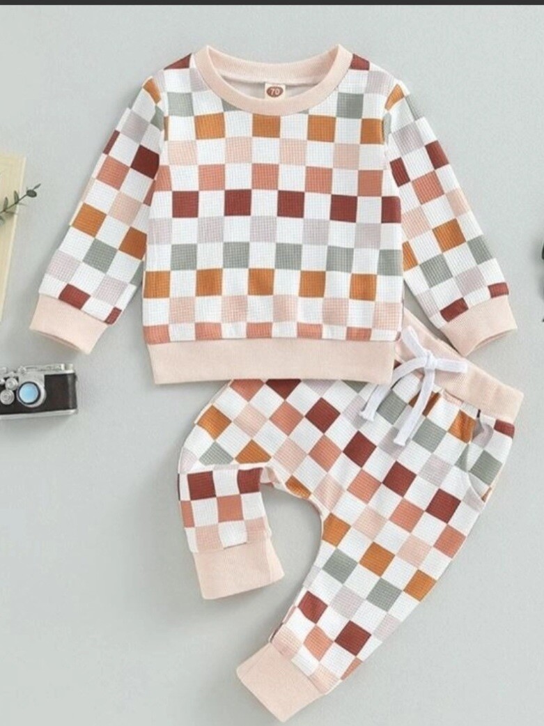 Vintage Neutral Color Block Sweatset
2 Piece Set