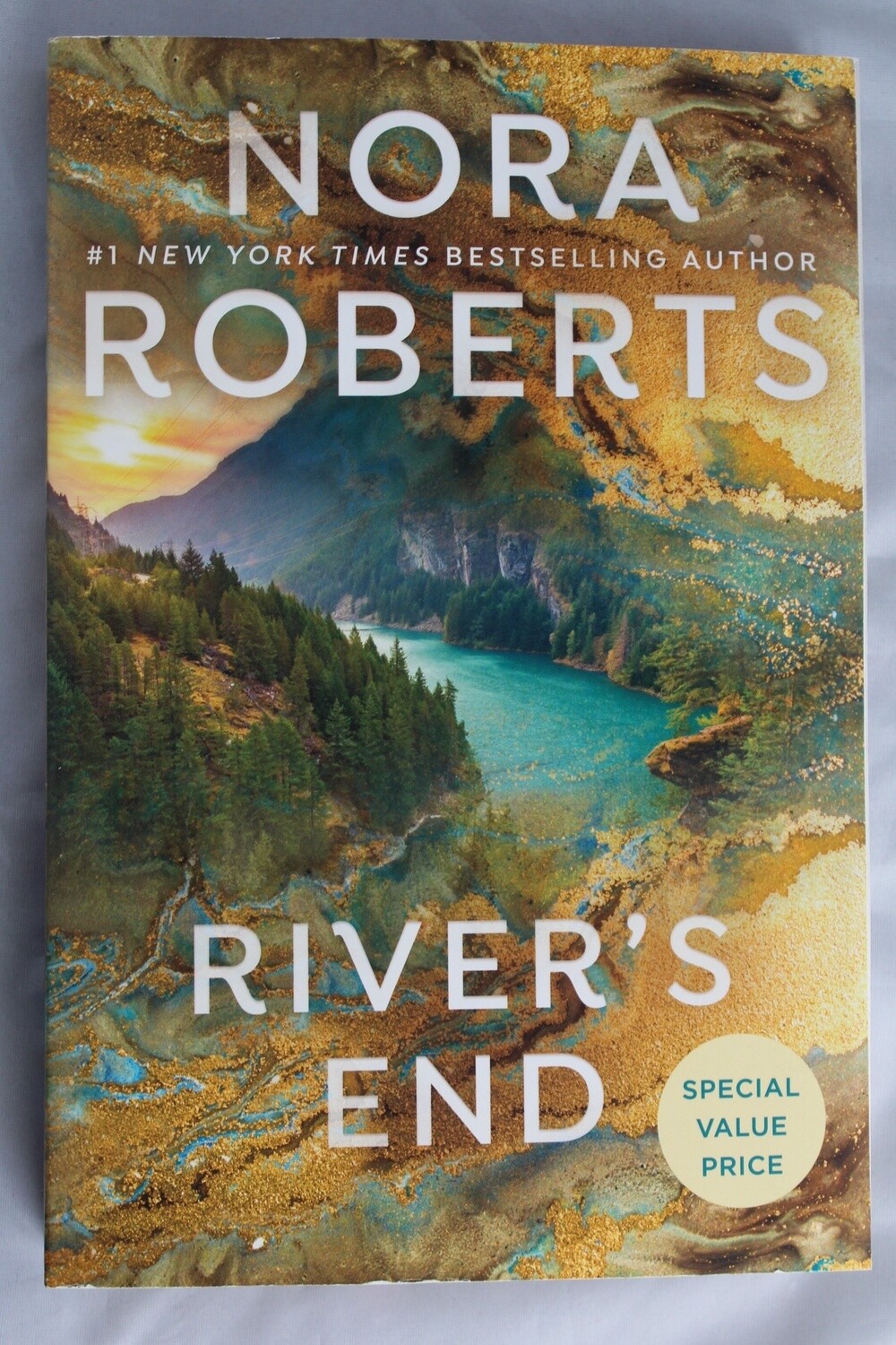 Roberts, Nora- River&#39;s End
