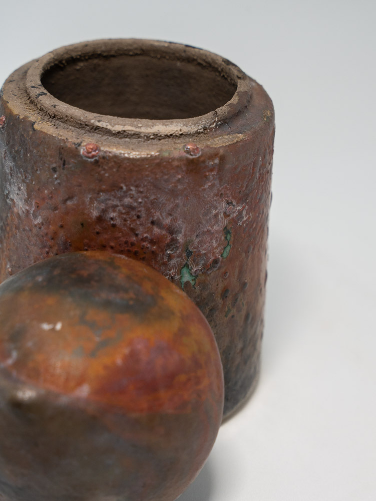 Kupferfarbene Raku-Miniurne