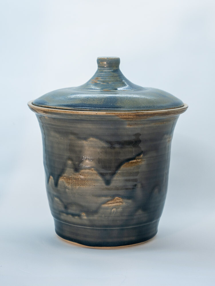 Graublaue Urne, M