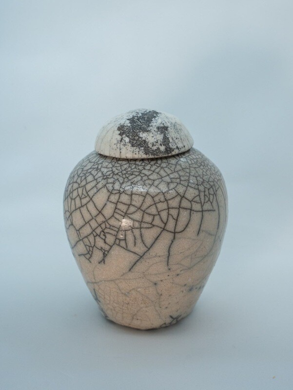 Weiße Raku-Urne, S