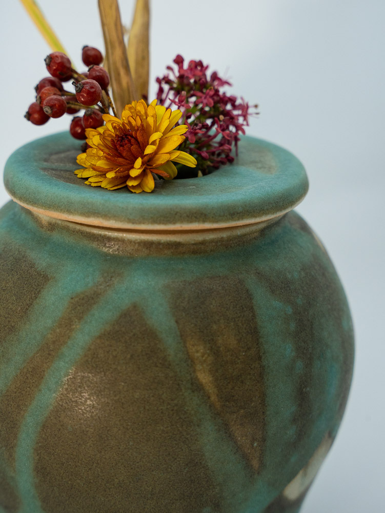 Grün-braune Vasen-Urne, XS