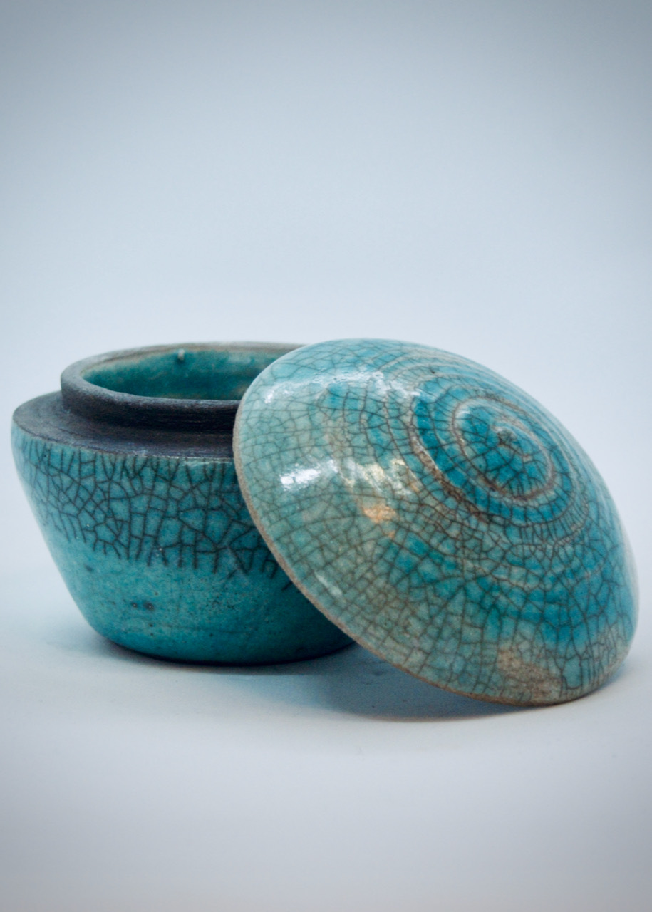 Türkisblaue Raku-Miniurne