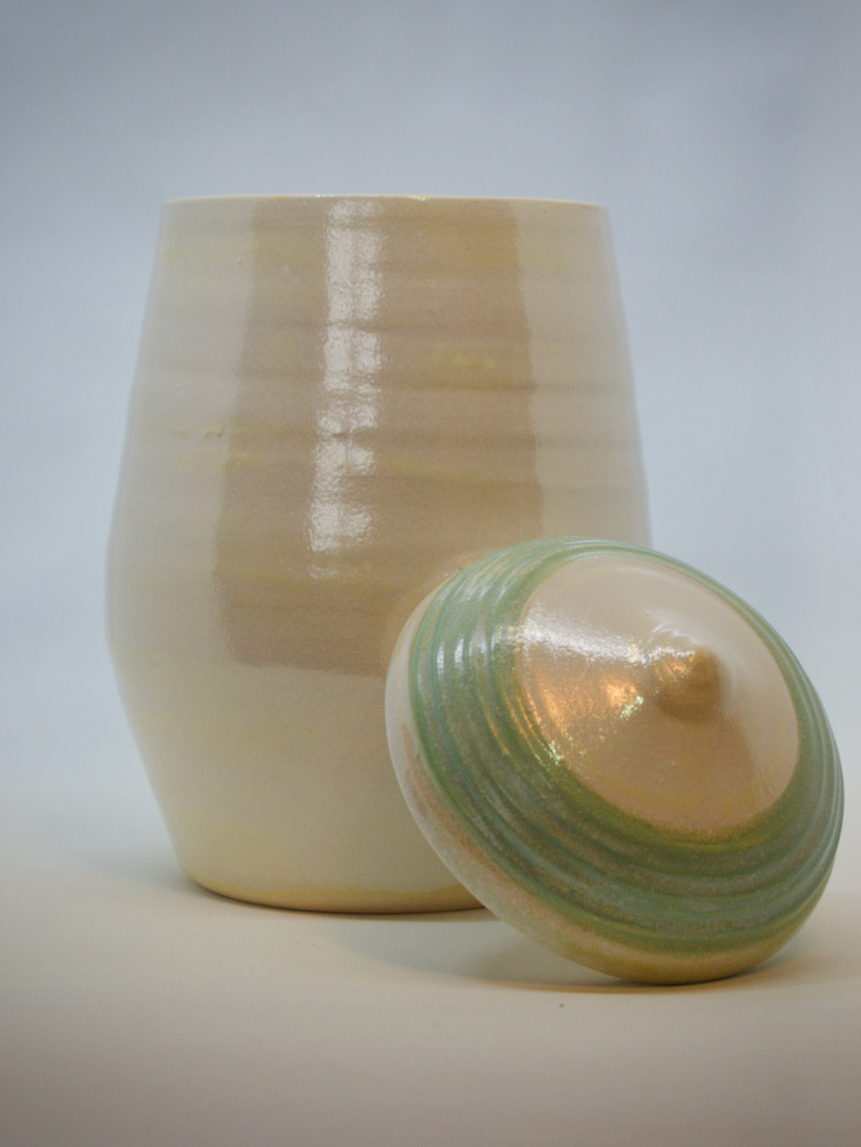 Urne in Perlmutt-Optik, M