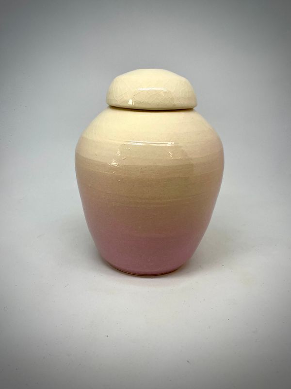 Rosa-cremefarbene Urne, S