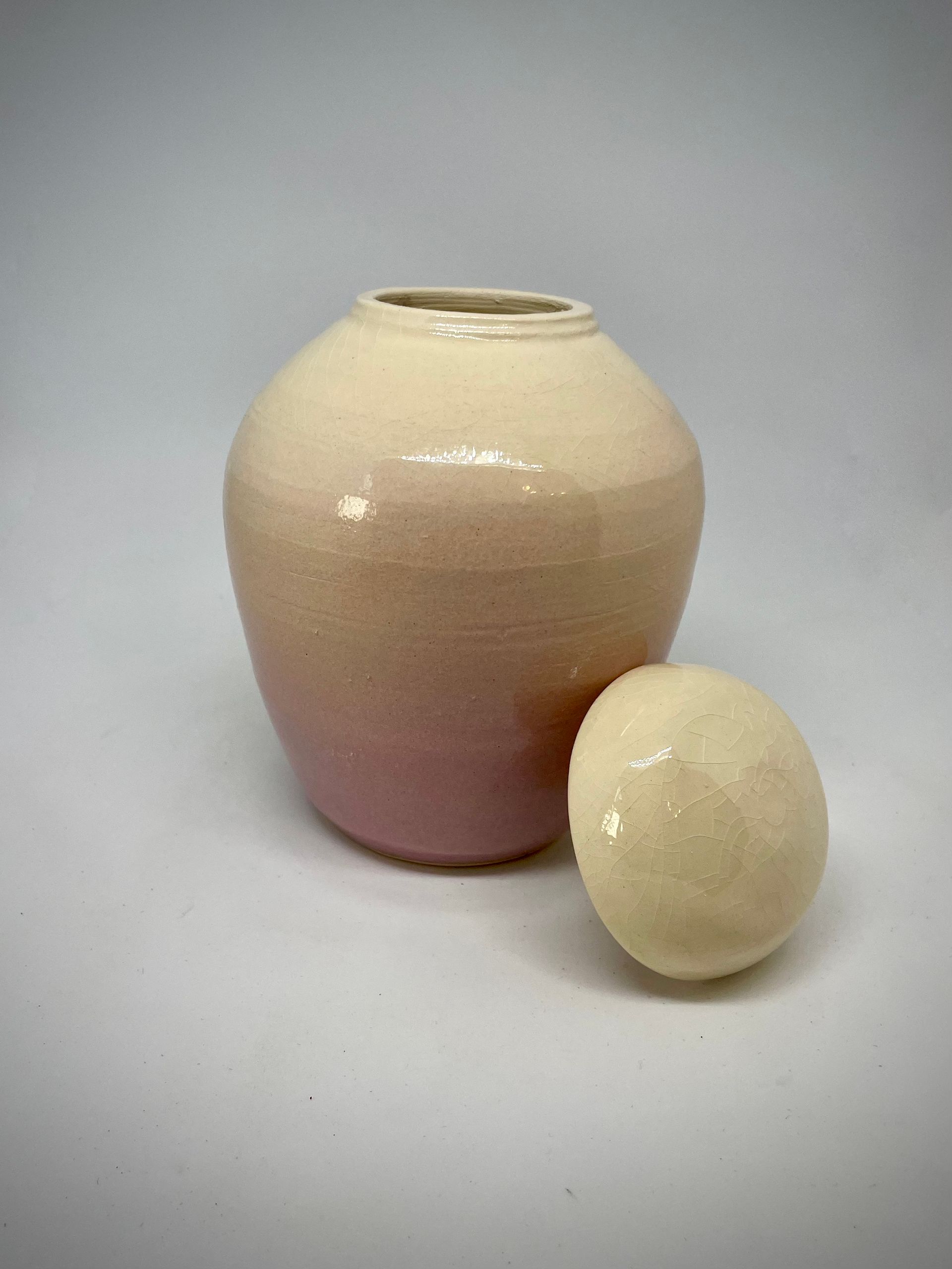 Rosa-cremefarbene Urne, S