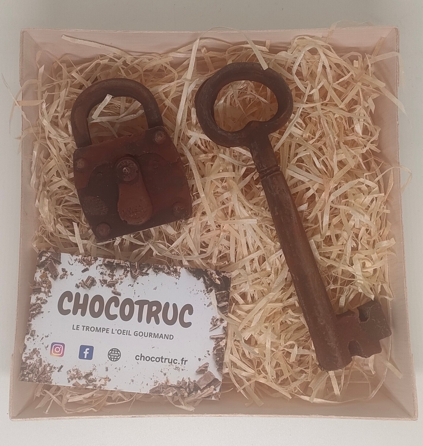 Coffret clé et cadenas rouillés 