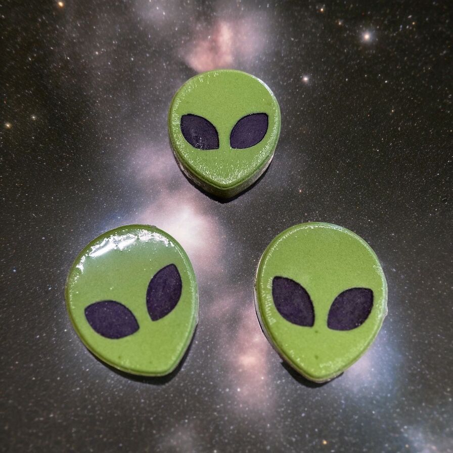 COSMIC CAMPGROUND (ALIEN) BATH BOMB