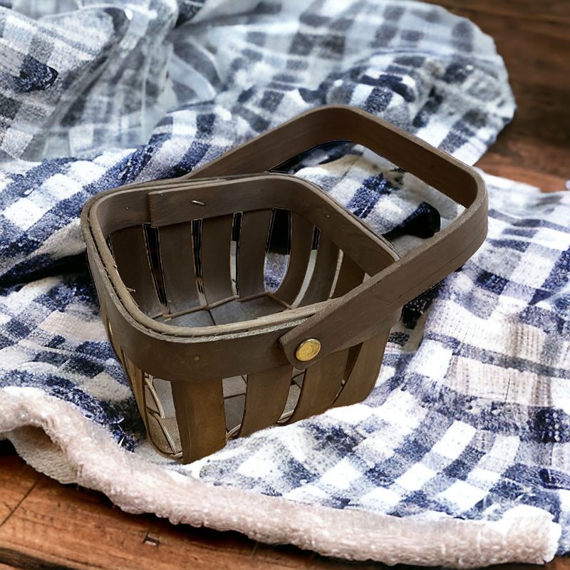 BROWN STRAWBERRY BASKET