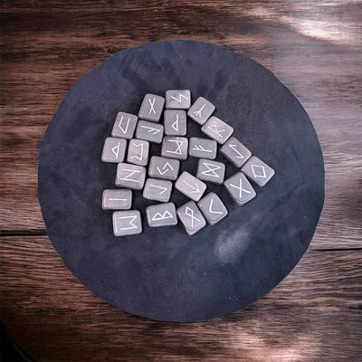 Obsidian Rune Set with Leather Pouch