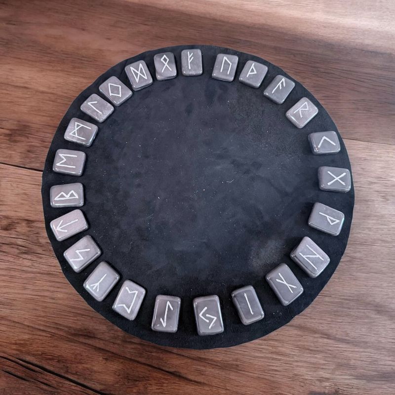 Obsidian Runes Set