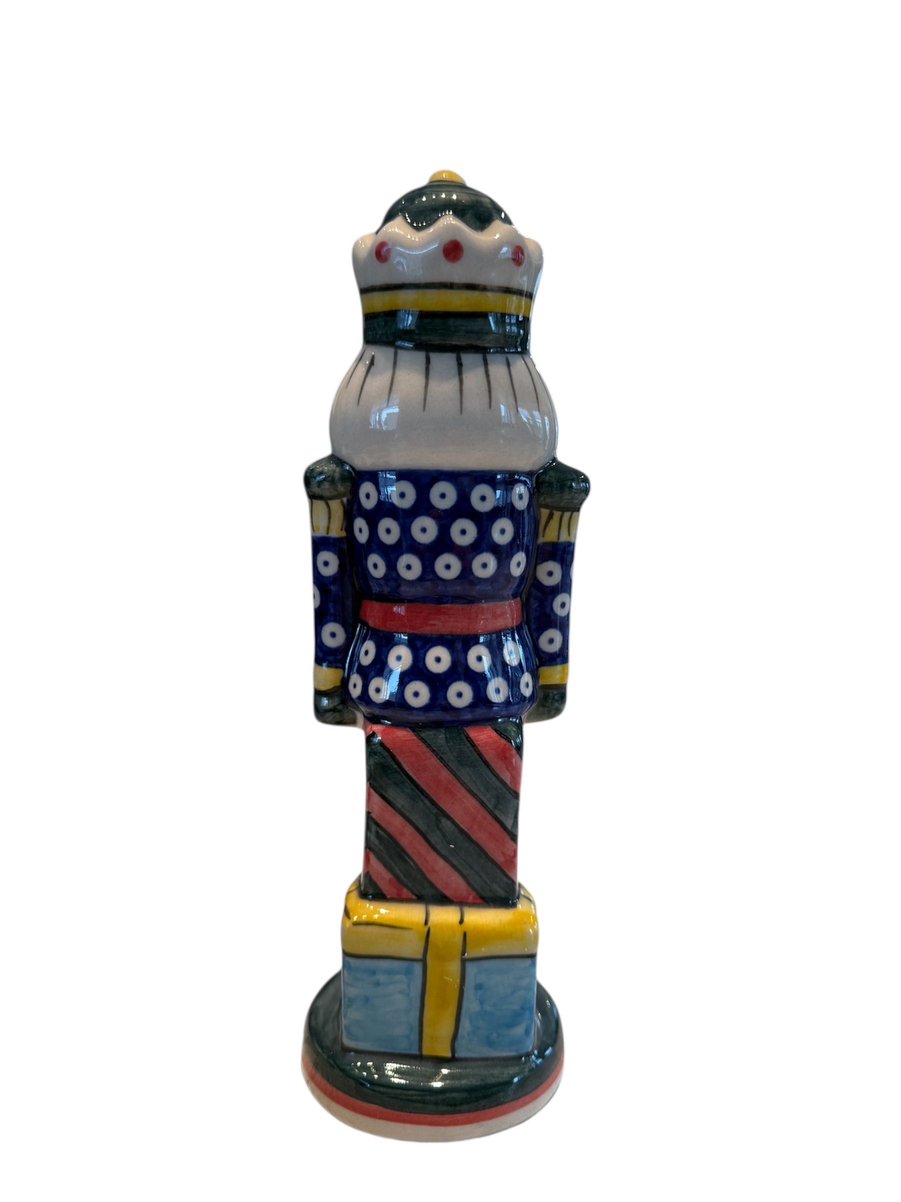 Vena Nutcracker Figurine - Shape V618 - 01181