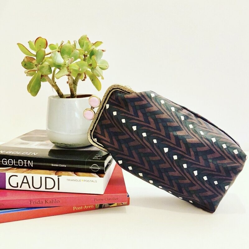 ÉTUI À LUNETTES en soie imprimée style rétro