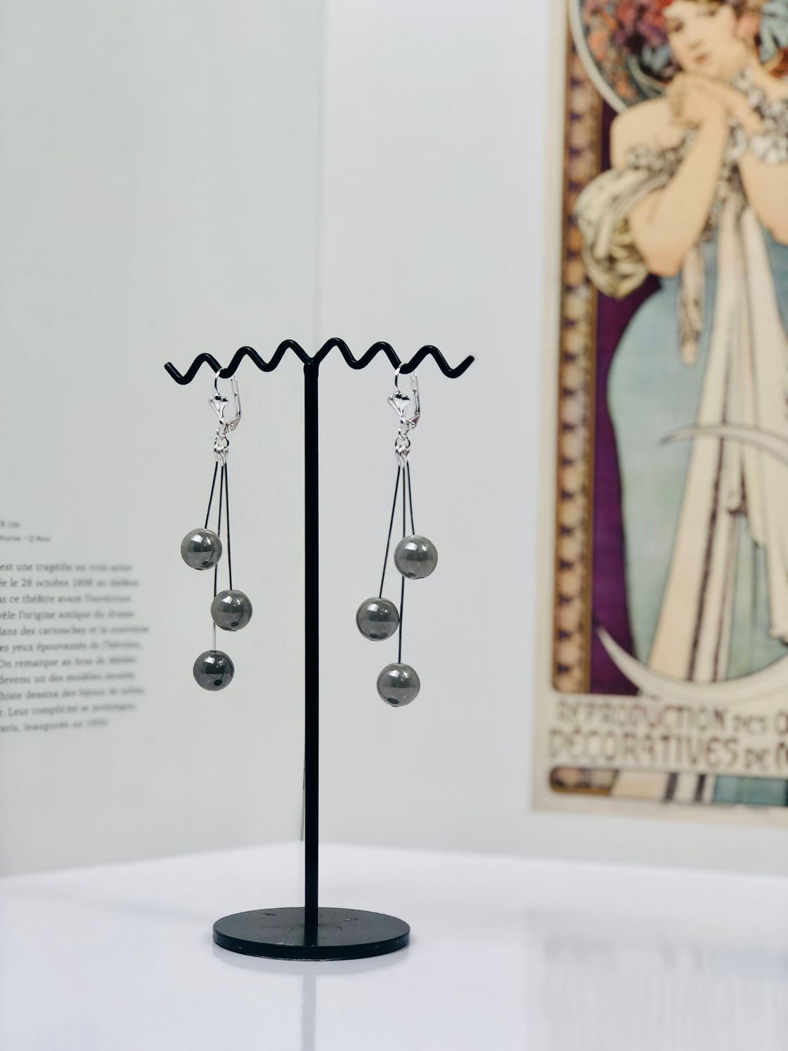 Boucle d'oreille AUGUSTINE gris