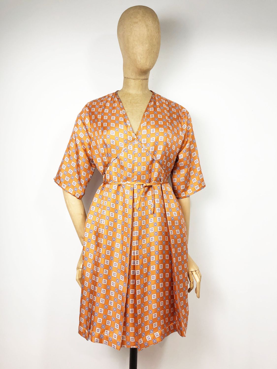 Rober YVES en soie imprimée Rober YVES en soie imprimée