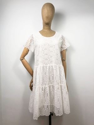 NICE Robe courte en broderie anglaise