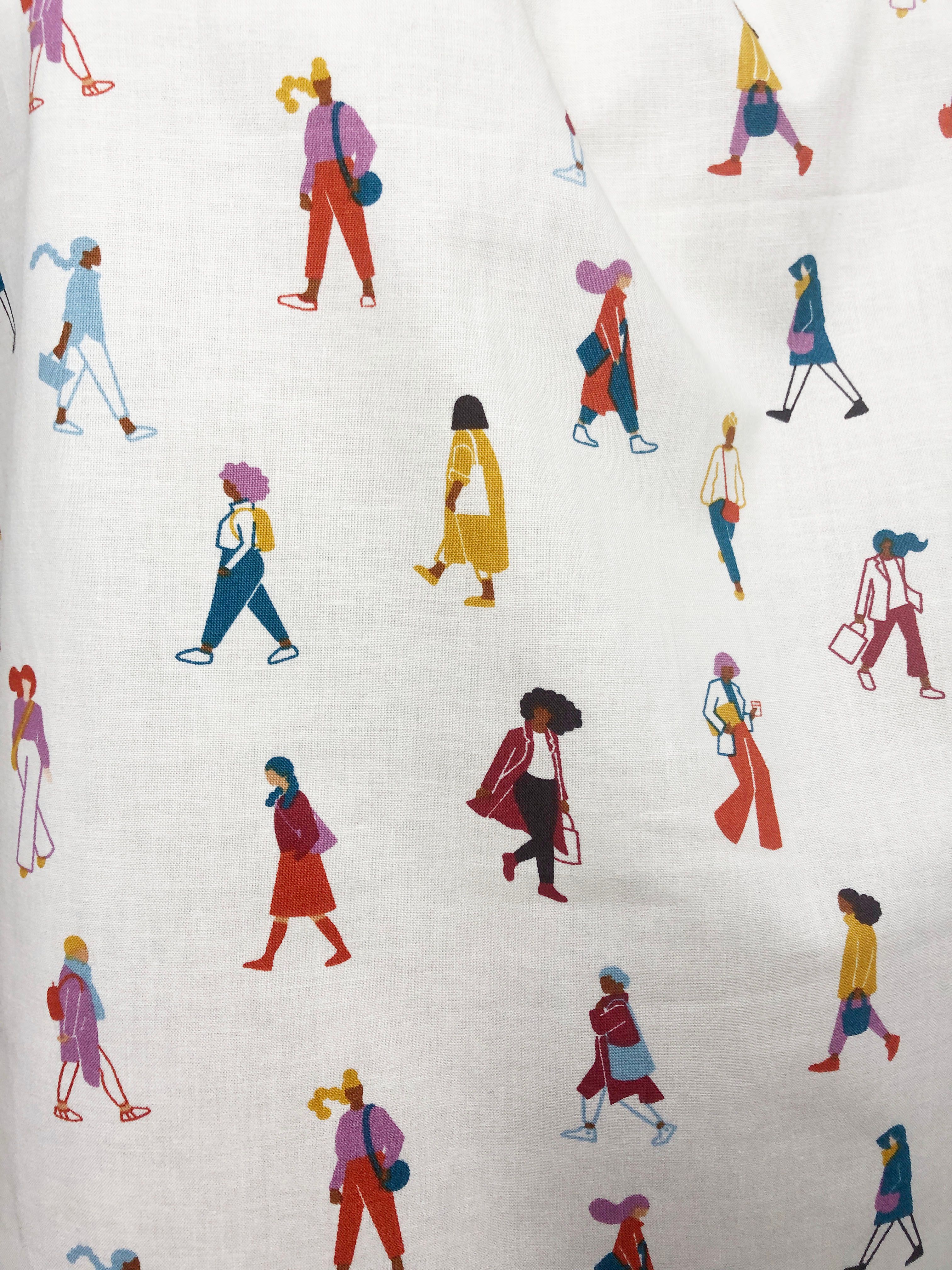 WALKING GIRLS top