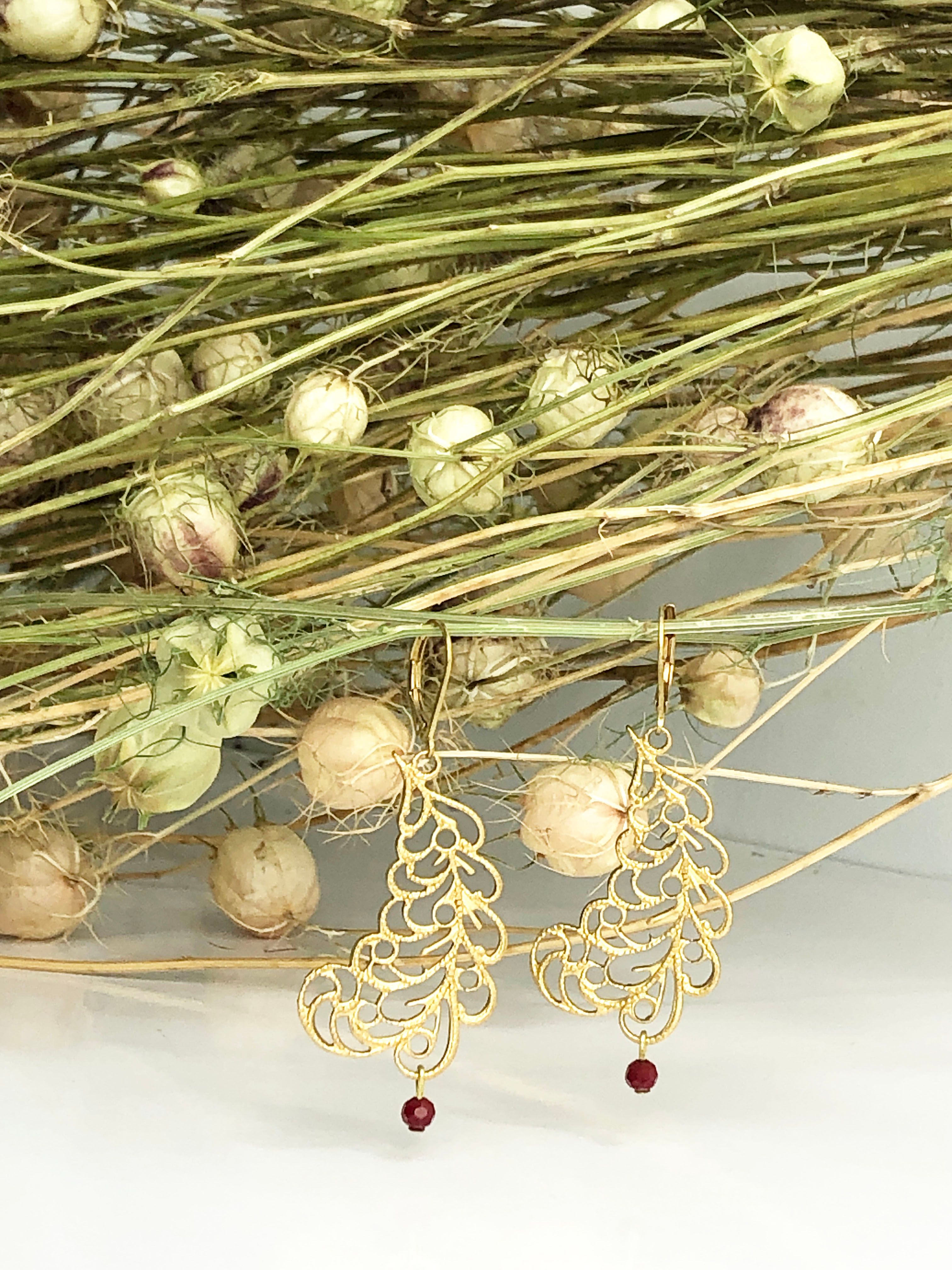 FEATHER gold filigree earrings & red pearl