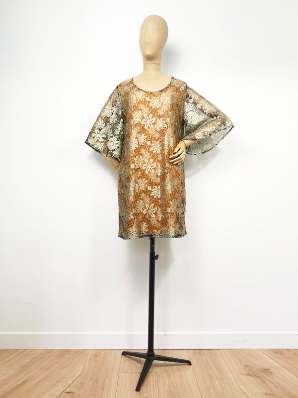 Robe GABRIELLE en dentelle florale métallisée Robe GABRIELLE en dentelle florale métallisée
