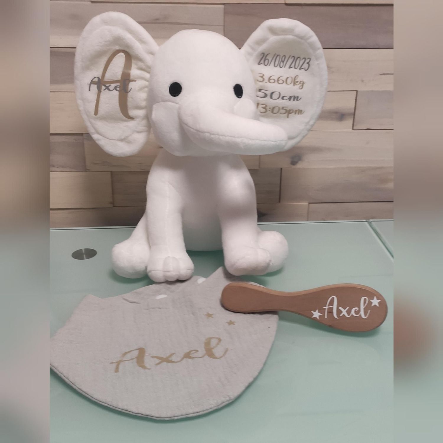 Pack regalo  personalizado bebé Elephant+babero+peine