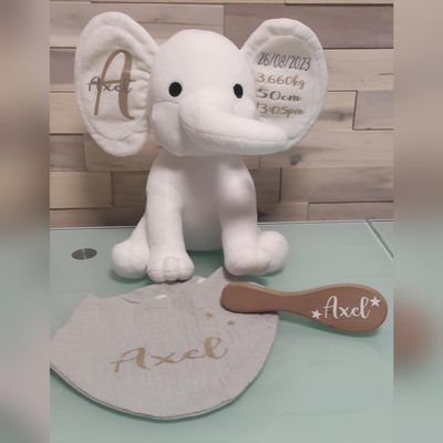 Pack regalo  personalizado bebé Elephant+babero+peine