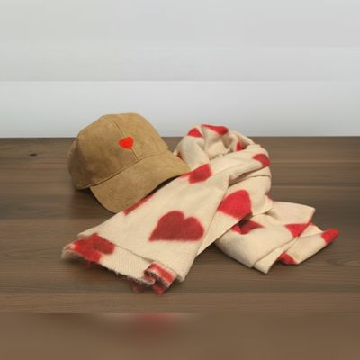 Pack Gorra+Pañuelo corazones rojos