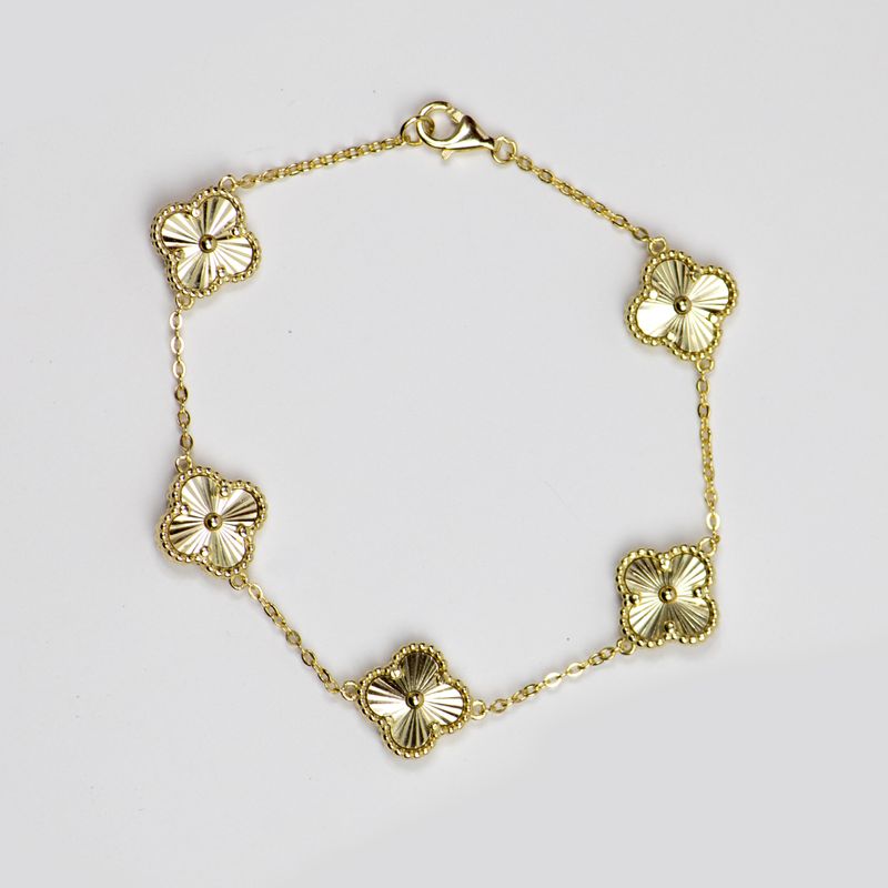 Gold clover bracelet