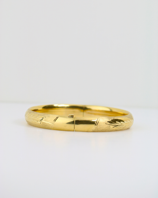14kt Floral Engraved Bangle 8.1