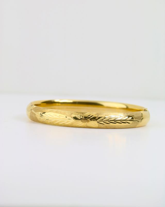 14kt Floral Engraved Bangle 8.1